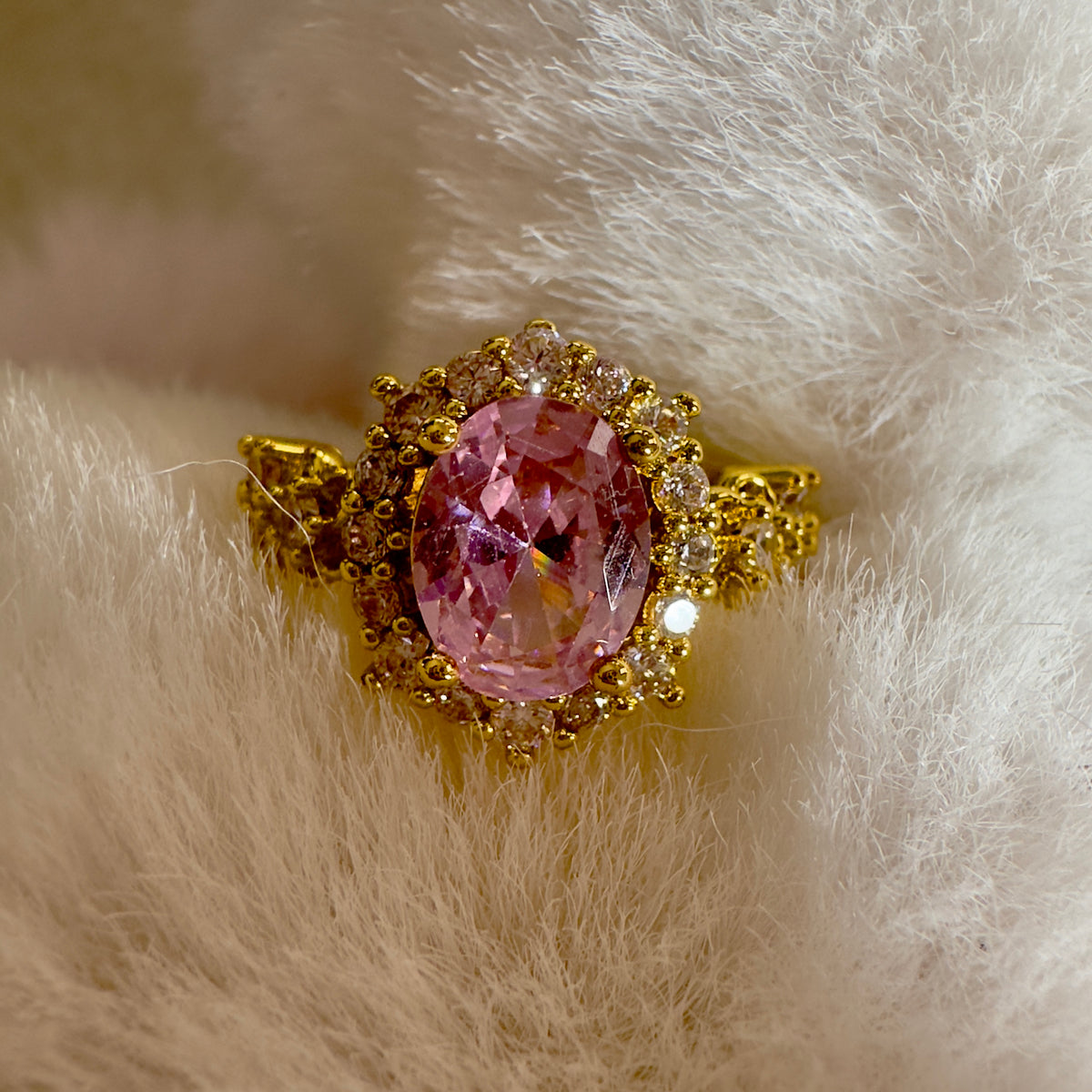 Royal-inspired Elegance Gold Vintage Statement Ring