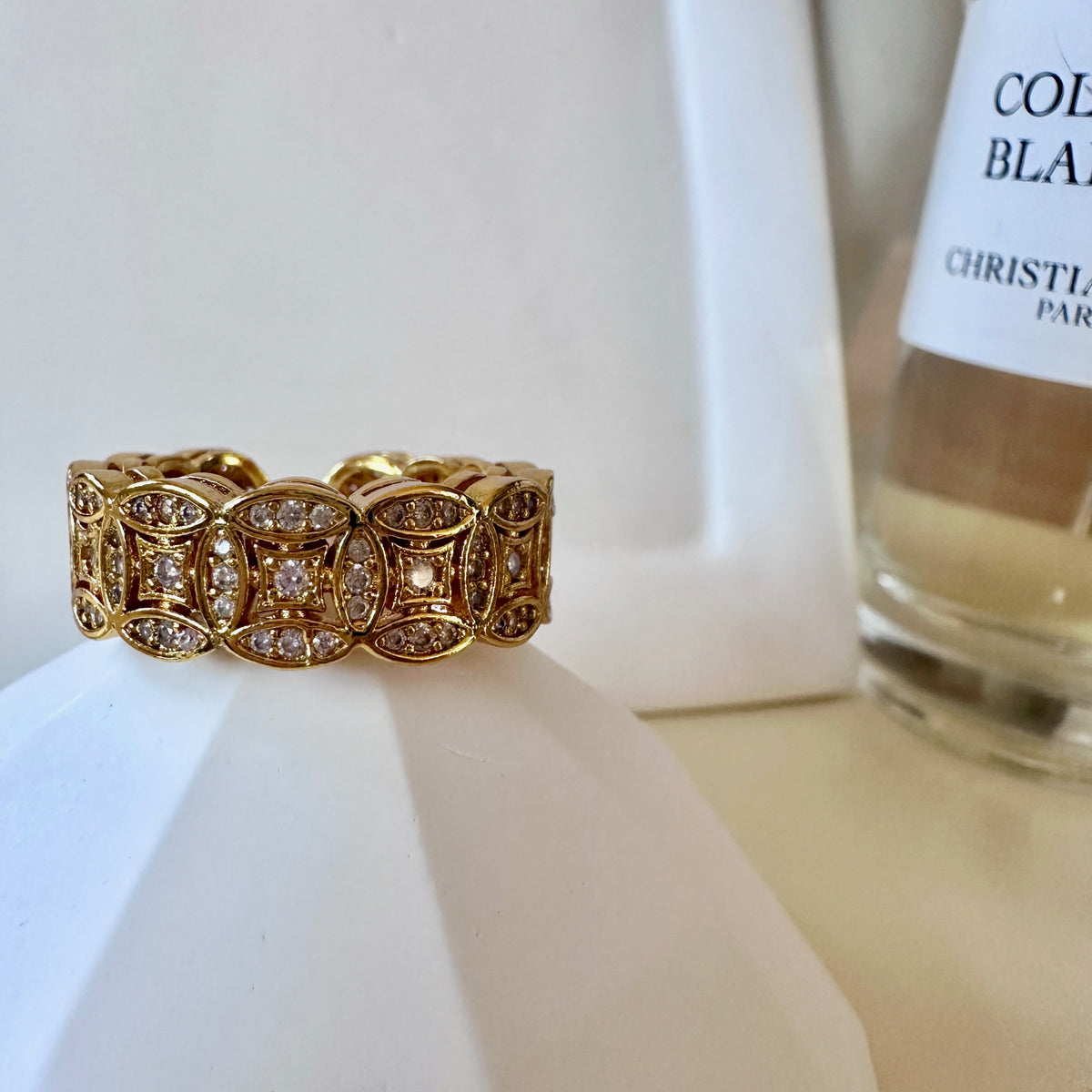 Wide Lattice Statement Band