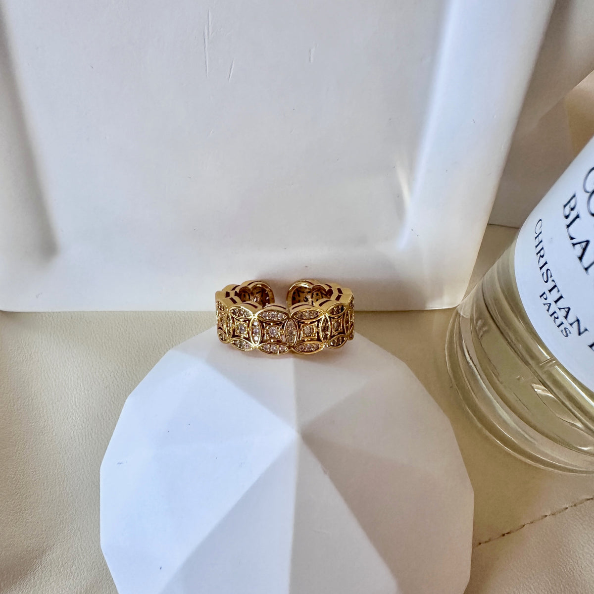 Wide Lattice Statement Band