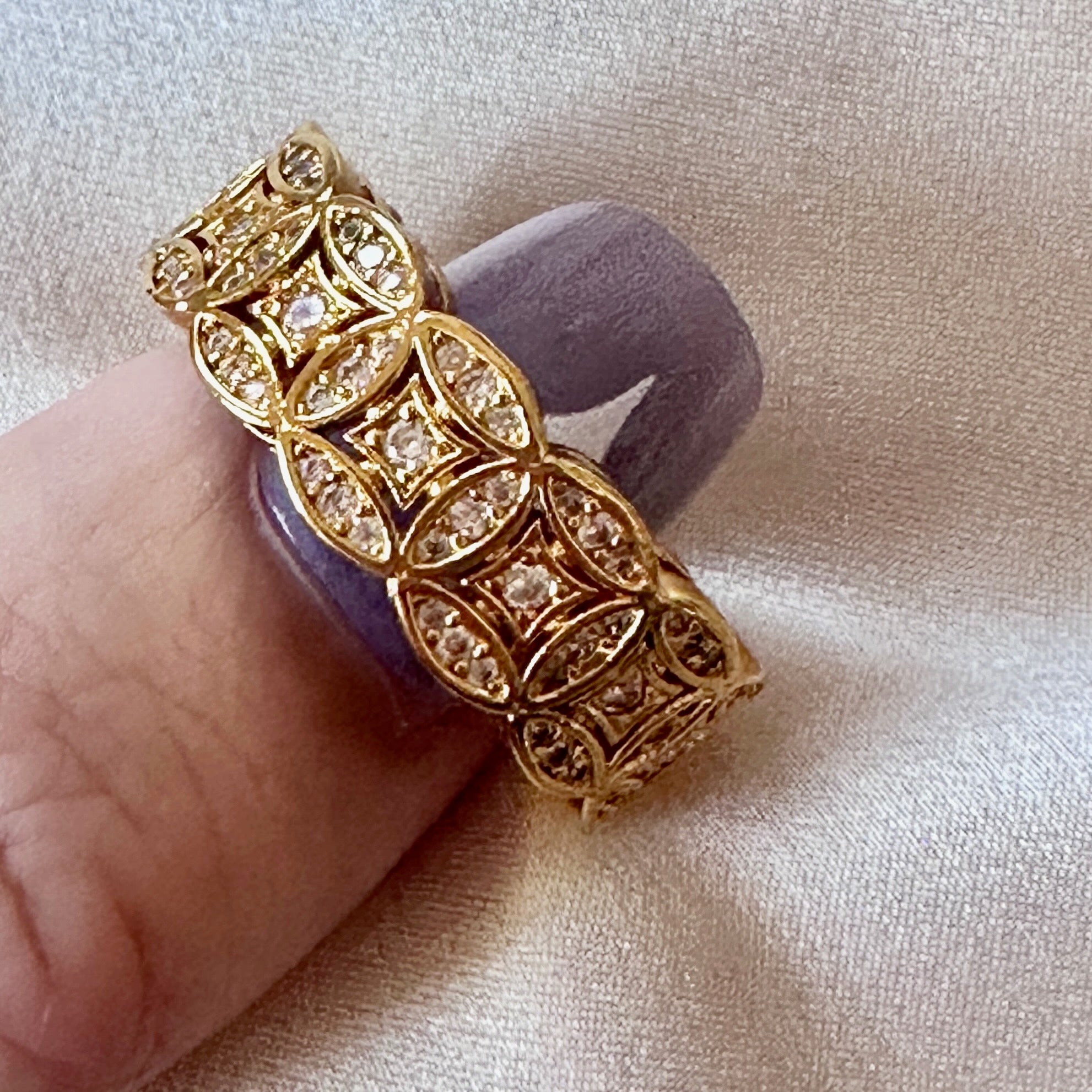 Wide Lattice Statement Band