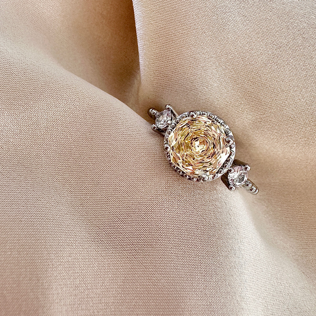 Yellow Citrine-Style Ring|Round Crackle Crystal Halo Ring