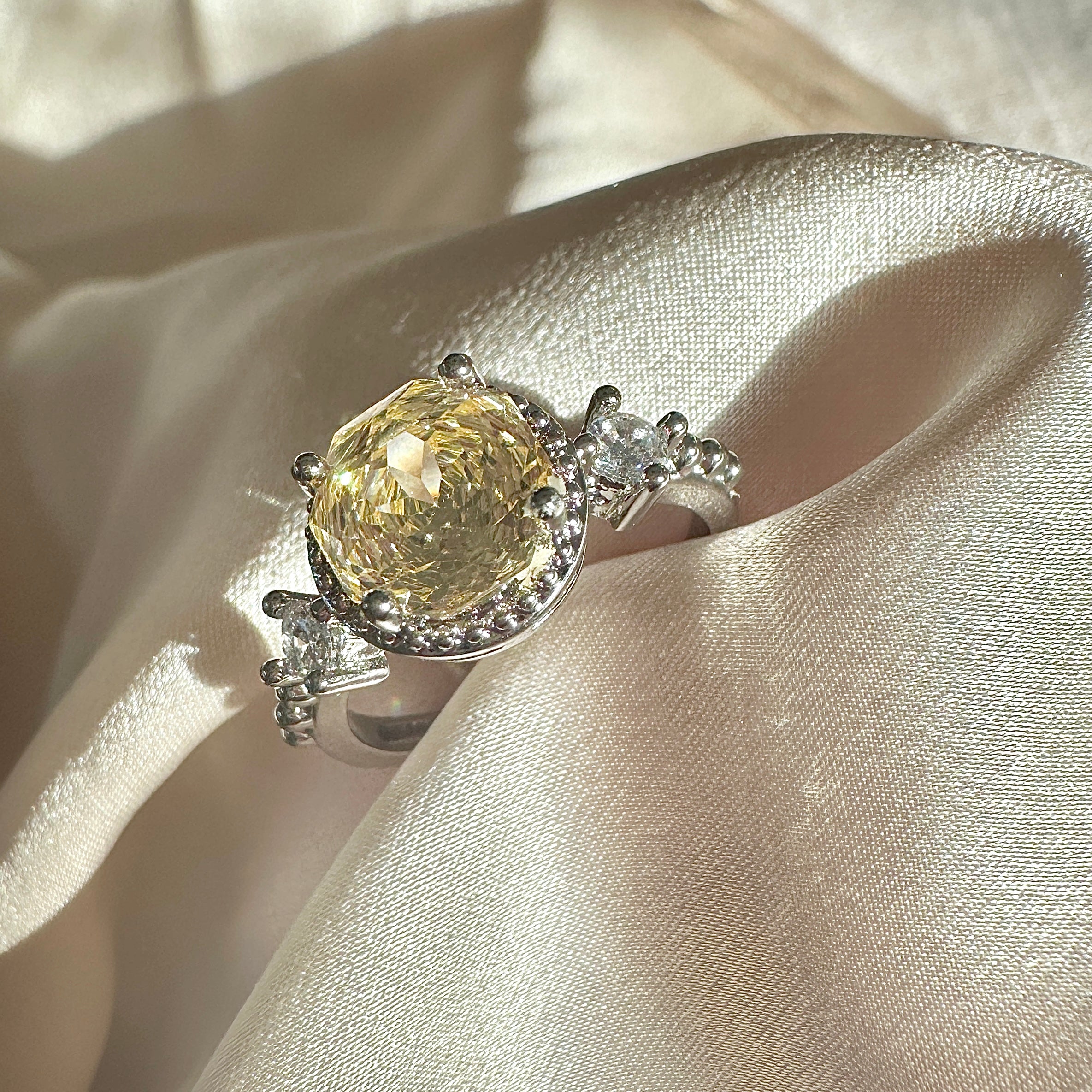 Yellow Citrine-Style Ring|Round Crackle Crystal Halo Ring
