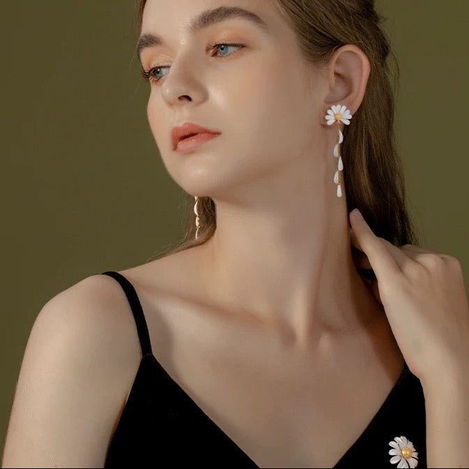 Kate Spade New York: Daisy Falling Petal Linear Earrings
