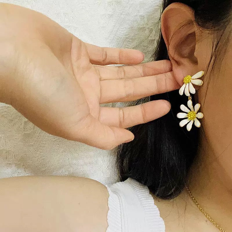Kate Spade New York: Double Daisy Statement Drop Earrings