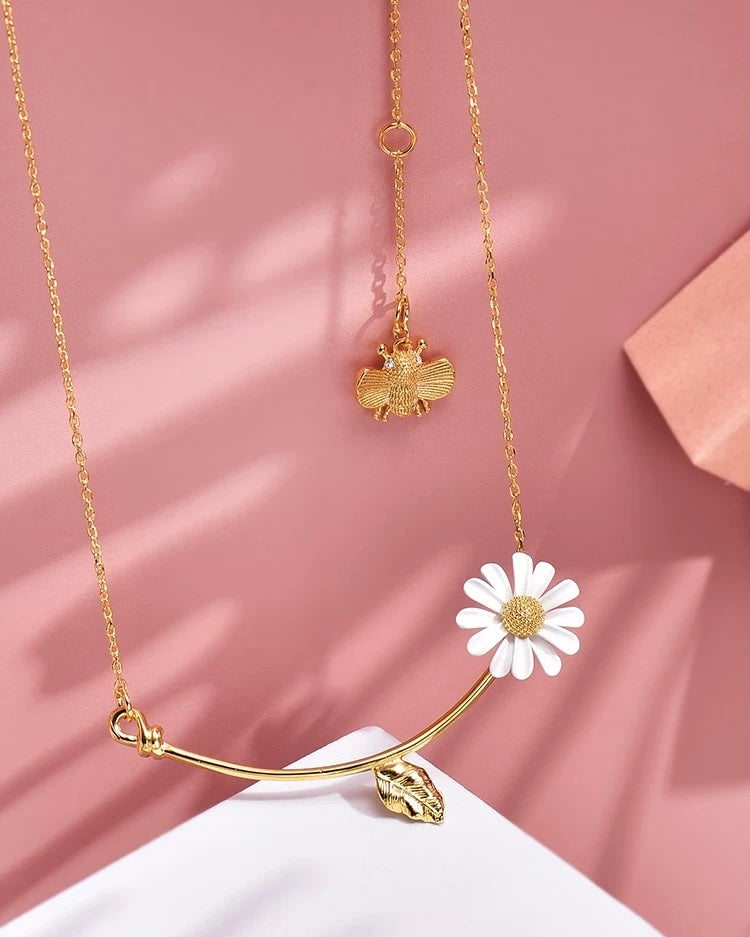 Kate Spade New York Daisy Flower Bar Necklace Gold Tone White Enamel Bee Charm
