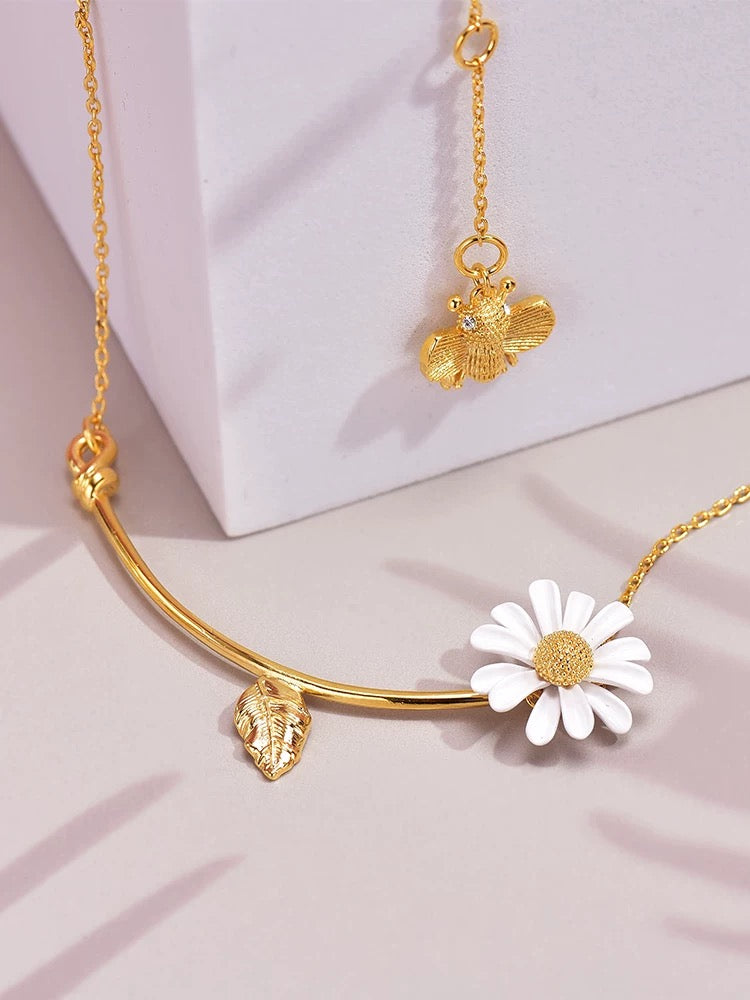 Kate Spade New York Daisy Flower Bar Necklace Gold Tone White Enamel Bee Charm